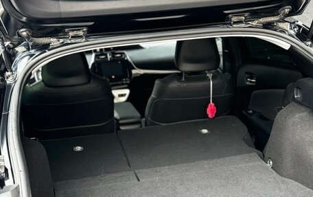 Toyota Prius IV XW50, 2017 год, 2 200 000 рублей, 31 фотография