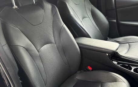 Toyota Prius IV XW50, 2017 год, 2 200 000 рублей, 33 фотография