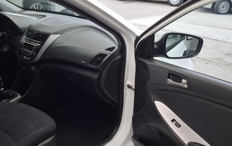 Hyundai Solaris II рестайлинг, 2015 год, 750 000 рублей, 11 фотография