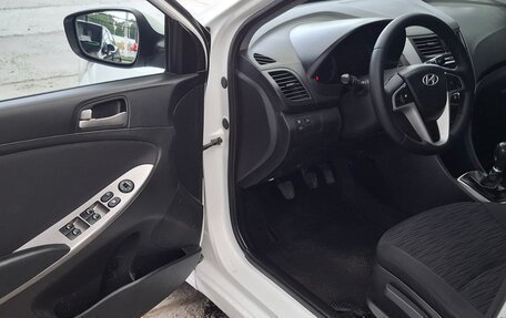 Hyundai Solaris II рестайлинг, 2015 год, 750 000 рублей, 9 фотография