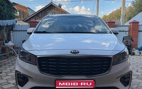 KIA Carnival III, 2018 год, 3 000 000 рублей, 1 фотография