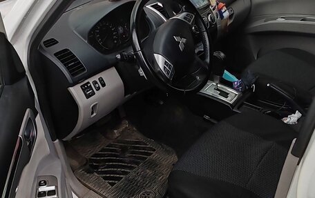 Mitsubishi Pajero Sport II рестайлинг, 2012 год, 2 600 000 рублей, 20 фотография
