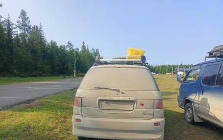 Toyota Ipsum II, 1998 год, 420 000 рублей, 2 фотография