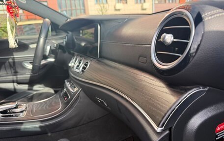 Mercedes-Benz E-Класс, 2019 год, 3 500 000 рублей, 8 фотография