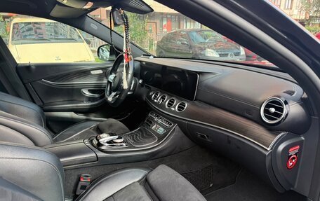 Mercedes-Benz E-Класс, 2019 год, 3 500 000 рублей, 12 фотография