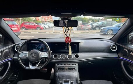 Mercedes-Benz E-Класс, 2019 год, 3 500 000 рублей, 13 фотография