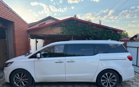 KIA Carnival III, 2018 год, 3 000 000 рублей, 2 фотография