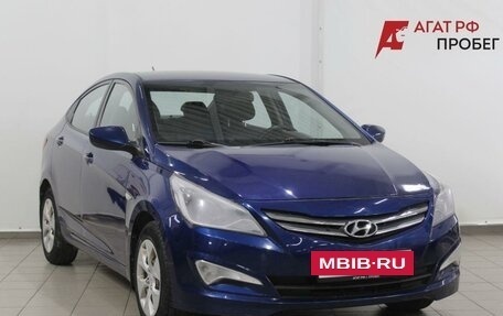 Hyundai Solaris II рестайлинг, 2015 год, 900 000 рублей, 3 фотография
