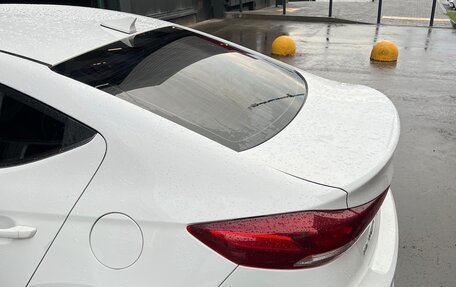 Hyundai Elantra VI рестайлинг, 2018 год, 1 000 000 рублей, 4 фотография