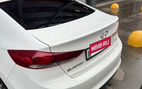 Hyundai Elantra VI рестайлинг, 2018 год, 1 000 000 рублей, 3 фотография