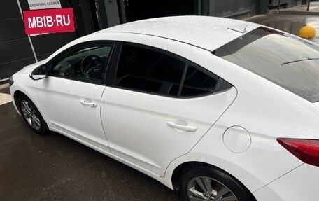 Hyundai Elantra VI рестайлинг, 2018 год, 1 000 000 рублей, 5 фотография
