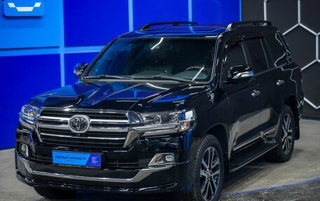 Toyota Land Cruiser 200, 2018 год, 5 800 000 рублей, 2 фотография