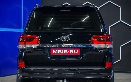 Toyota Land Cruiser 200, 2018 год, 5 800 000 рублей, 8 фотография