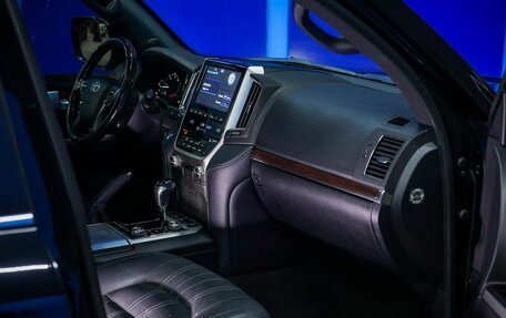 Toyota Land Cruiser 200, 2018 год, 5 800 000 рублей, 13 фотография