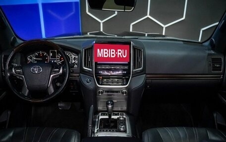 Toyota Land Cruiser 200, 2018 год, 5 800 000 рублей, 12 фотография