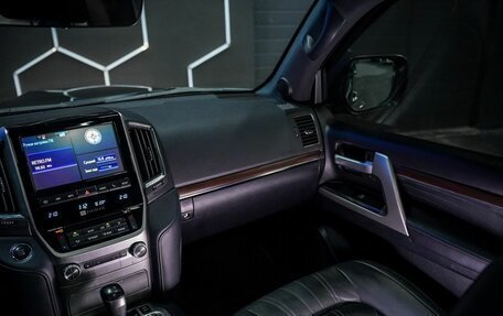 Toyota Land Cruiser 200, 2018 год, 5 800 000 рублей, 32 фотография