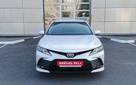 Toyota Camry, 2021 год, 3 699 000 рублей, 2 фотография