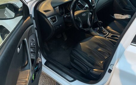 Hyundai Elantra V, 2015 год, 700 000 рублей, 1 фотография