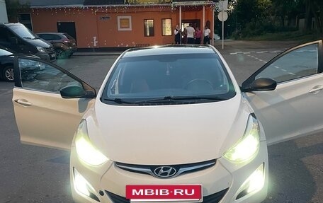 Hyundai Elantra V, 2015 год, 700 000 рублей, 12 фотография