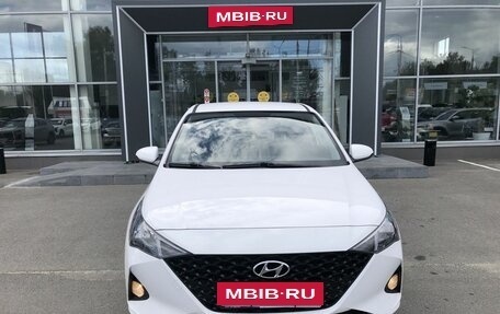 Hyundai Solaris II рестайлинг, 2021 год, 1 695 000 рублей, 2 фотография