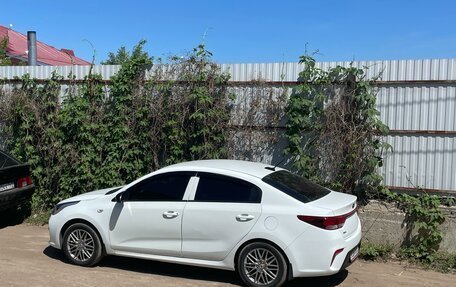 KIA Rio IV, 2019 год, 890 000 рублей, 2 фотография