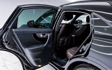 Infiniti QX70, 2015 год, 3 000 000 рублей, 13 фотография