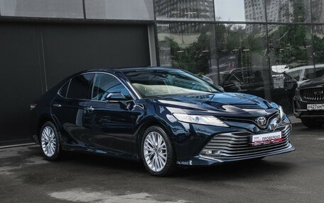 Toyota Camry, 2019 год, 2 990 000 рублей, 3 фотография