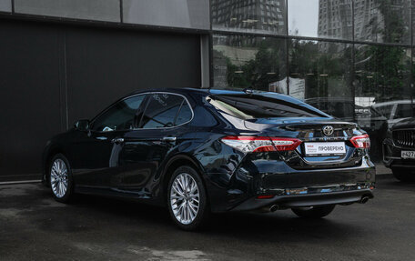 Toyota Camry, 2019 год, 2 990 000 рублей, 6 фотография