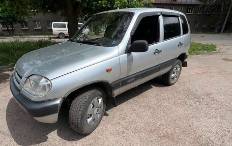 Chevrolet Niva I рестайлинг, 2003 год, 165 000 рублей, 1 фотография