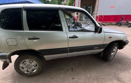 Chevrolet Niva I рестайлинг, 2003 год, 165 000 рублей, 3 фотография