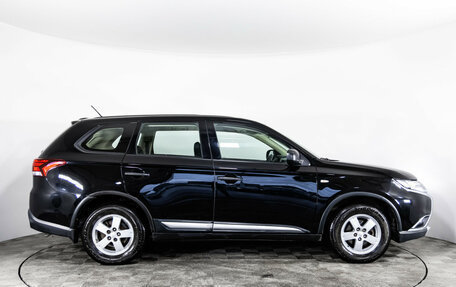 Mitsubishi Outlander III рестайлинг 3, 2016 год, 1 649 000 рублей, 4 фотография