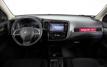 Mitsubishi Outlander III рестайлинг 3, 2016 год, 1 649 000 рублей, 9 фотография