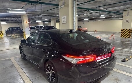 Toyota Camry, 2020 год, 2 200 000 рублей, 4 фотография