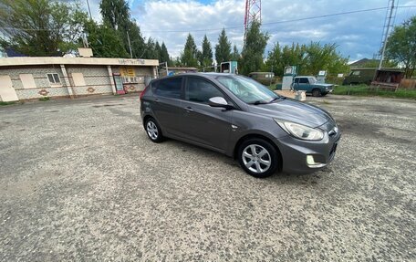 Hyundai Solaris II рестайлинг, 2012 год, 700 000 рублей, 3 фотография