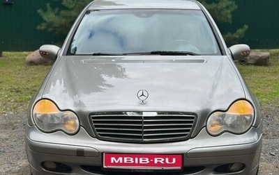 Mercedes-Benz C-Класс, 2004 год, 450 000 рублей, 1 фотография