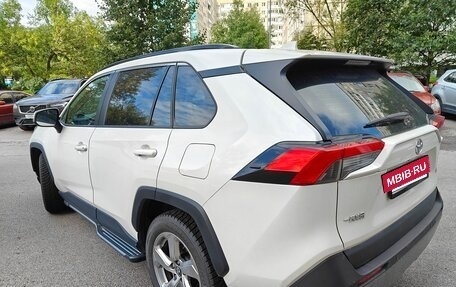 Toyota RAV4, 2020 год, 3 000 000 рублей, 4 фотография