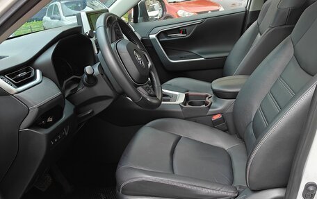 Toyota RAV4, 2020 год, 3 000 000 рублей, 10 фотография