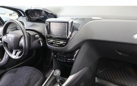 Peugeot 2008 II, 2017 год, 1 249 000 рублей, 5 фотография
