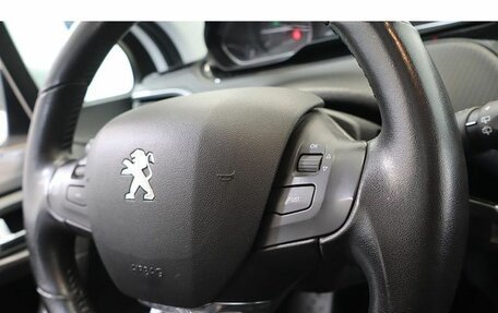 Peugeot 2008 II, 2017 год, 1 249 000 рублей, 8 фотография