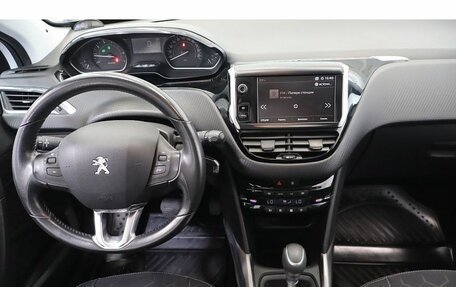 Peugeot 2008 II, 2017 год, 1 249 000 рублей, 9 фотография