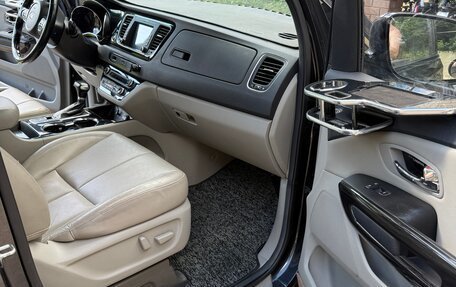 KIA Carnival III, 2018 год, 2 899 000 рублей, 11 фотография