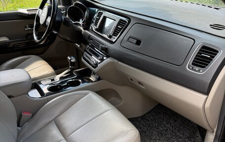 KIA Carnival III, 2018 год, 2 899 000 рублей, 23 фотография