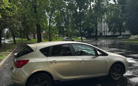 Opel Astra J, 2011 год, 389 000 рублей, 2 фотография