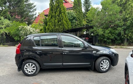 Renault Sandero I, 2013 год, 385 000 рублей, 2 фотография