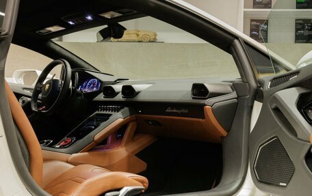 Lamborghini Huracán, 2022 год, 21 900 000 рублей, 35 фотография