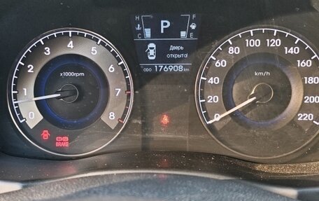 Hyundai Solaris II рестайлинг, 2011 год, 650 000 рублей, 9 фотография