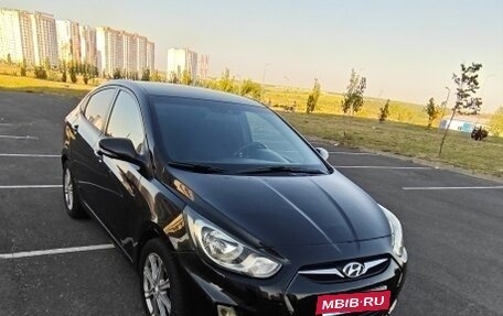 Hyundai Solaris II рестайлинг, 2011 год, 650 000 рублей, 2 фотография