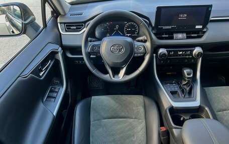 Toyota RAV4, 2025 год, 3 890 000 рублей, 10 фотография