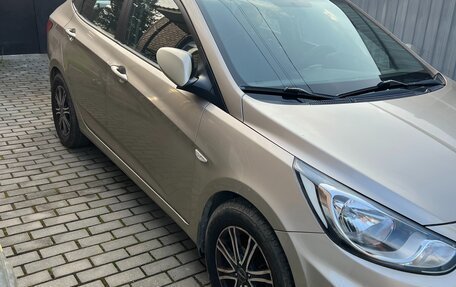 Hyundai Solaris II рестайлинг, 2011 год, 750 000 рублей, 3 фотография