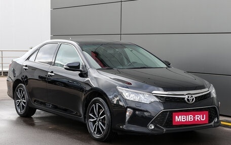 Toyota Camry, 2017 год, 2 498 000 рублей, 3 фотография